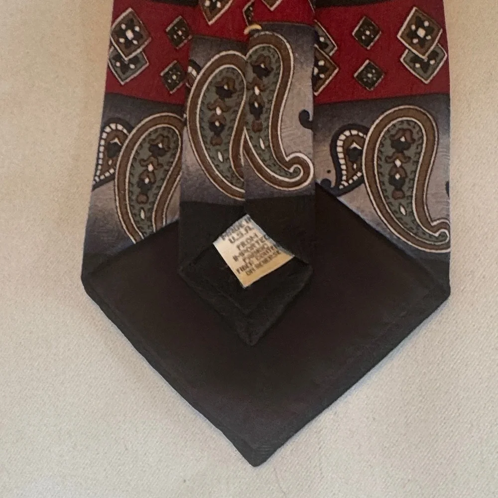 Vintage Town Craft Paisley Men's Tie in Red and Black extra long 62 in